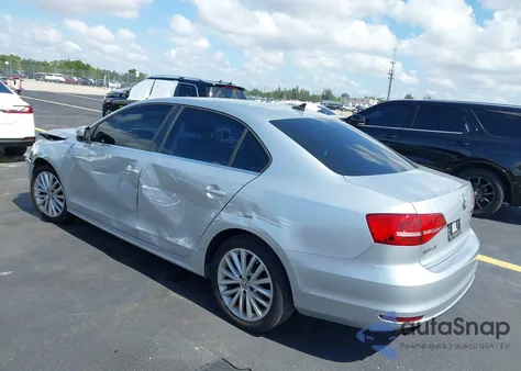 2015 Volkswagen Jetta 1.8T Se z USA, uszkodzony, nr VIN 3VWD07AJ5FM340040
